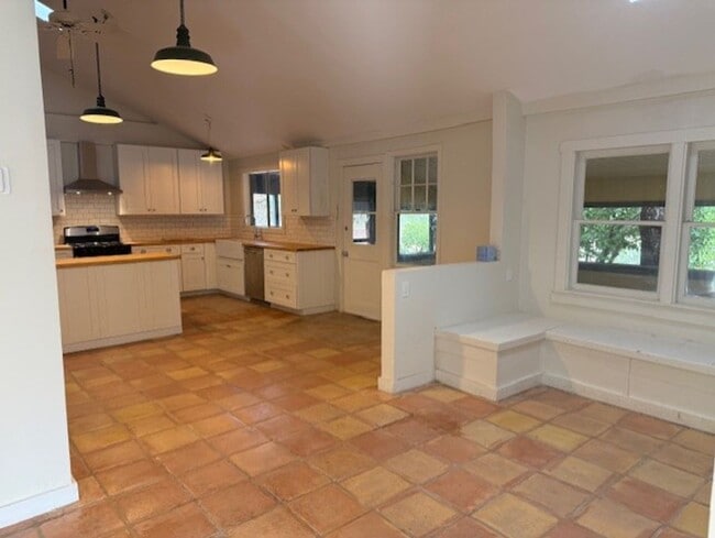 Photo - 326 Kindra Heights Rd Unit Big