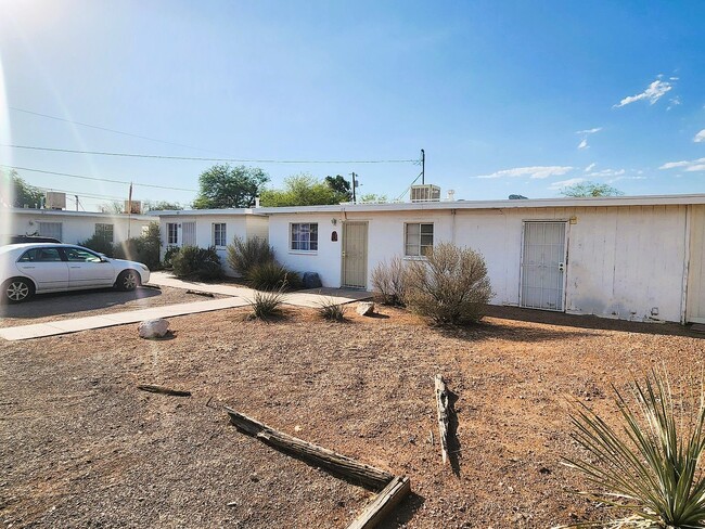 Well located small complex - 617 E Knox Dr