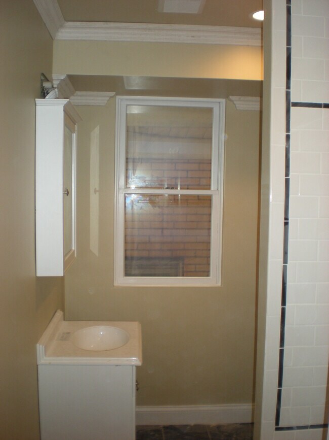 full bath #1 - 325 Hallock St Unit 325 Hallock #2