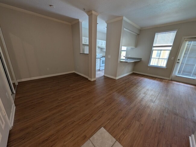 Photo - Great 1/1 Studio unit with wood floors and pool view patio!
