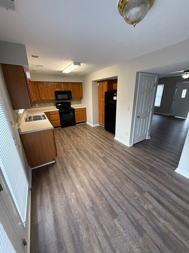 Photo - 223 Tanbark Dr