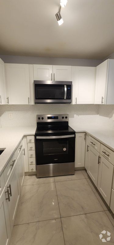 Building Photo - 394 N Laurel Dr Rental