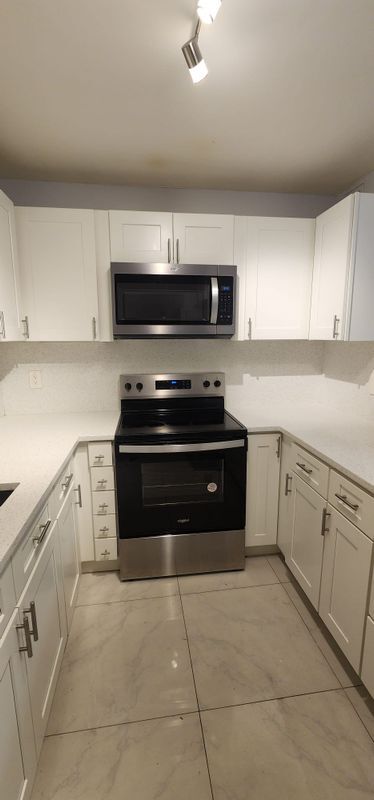 Building Photo - 394 N Laurel Dr Rental