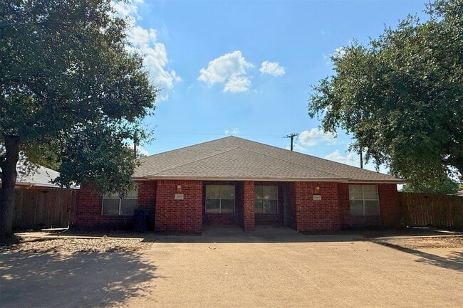 Building Photo - 2002 Legacy Ln Rental