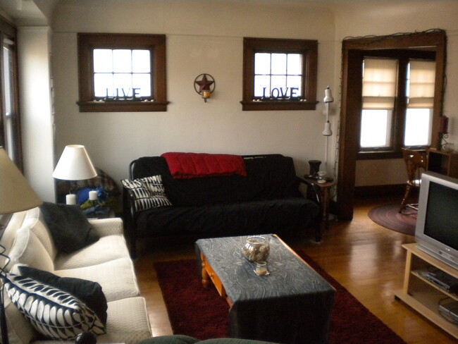 living area pic 11 - 3465 N Cramer St Casa Adosada