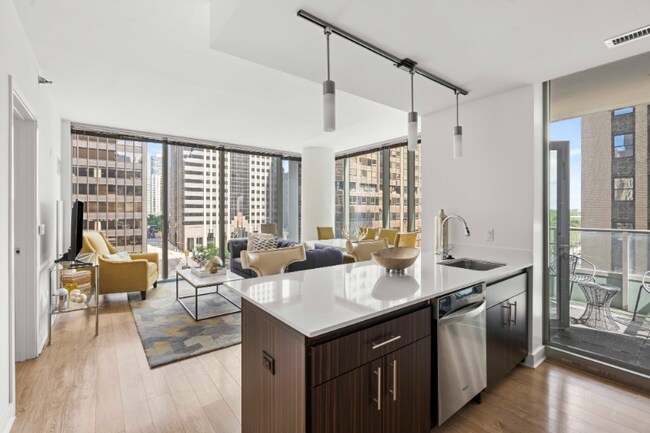 Photo - 174 N Michigan Ave