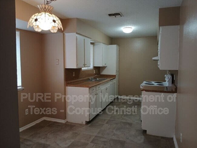 Photo - 421 Antares Dr