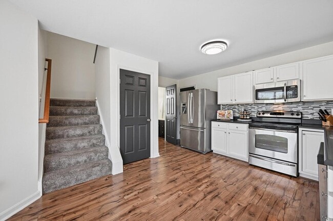 Photo - 10133 Meadow Glen Dr