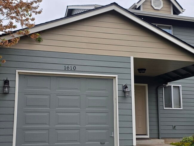 Building Photo - 1610 SE Cortland Ave Unit 1610