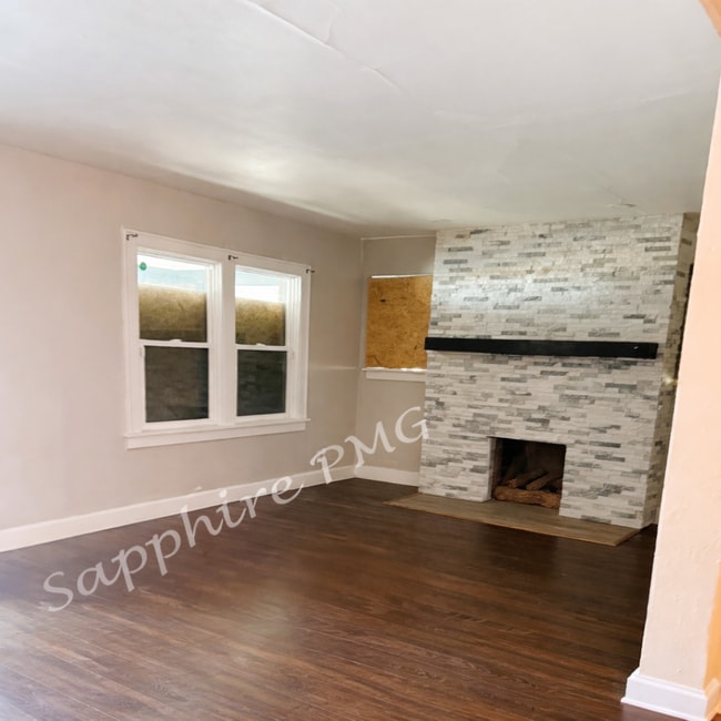 Photo - 5400 Olive St