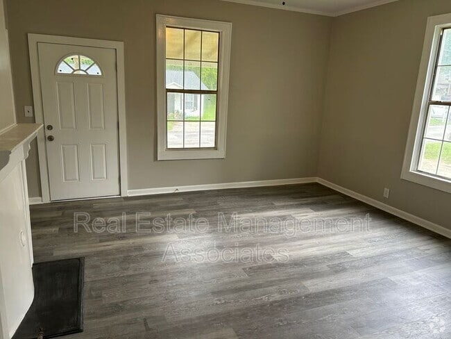 Building Photo - 314 W Cherry St Rental