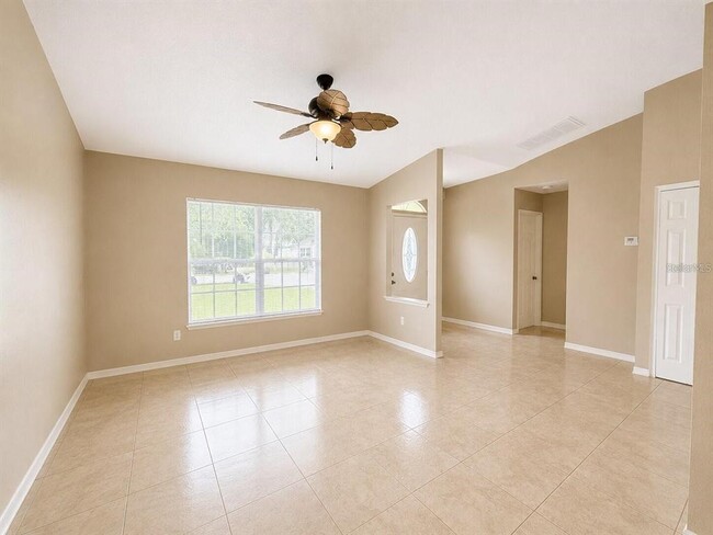 Photo - 907 Hendon Pl
