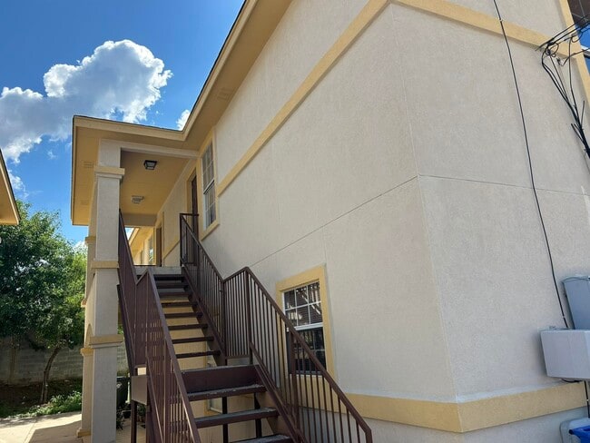 Building Photo - 2903 S Martin Ave