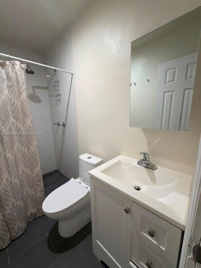 Photo - 1725 SW 32nd St Unidad 0