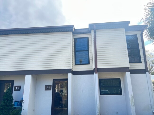 Building Photo - Furnished NMB Three-Bedroom Townhome is less than one mile from the Beach! Available Now!