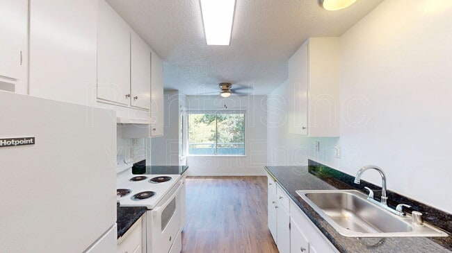 Building Photo - 827 Las Gallinas Ave Unit 302 Rental