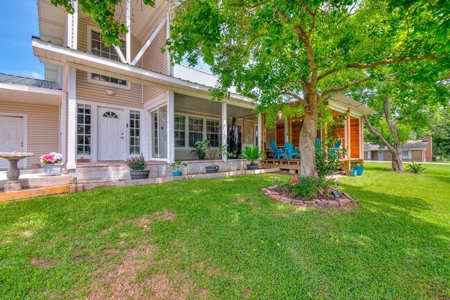 Building Photo - 20 Clearview