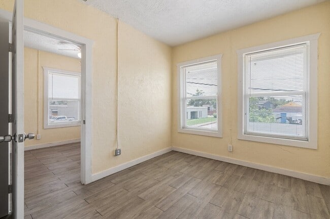 Building Photo - 2205 Galveston Rd Unit 58