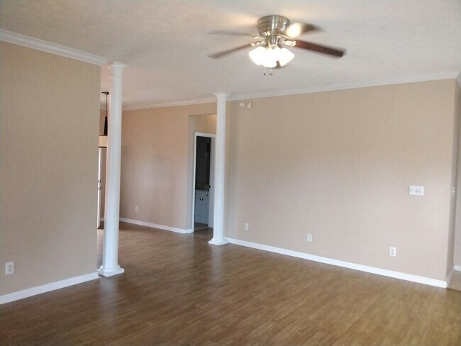 Photo - 517 McGregor Ct