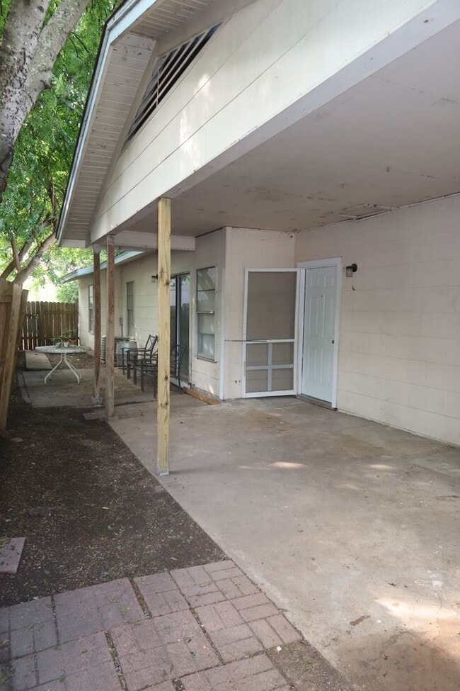 Building Photo - Chesterfield Duplex  N/M Unit Chesterfield Duplex   N/M
