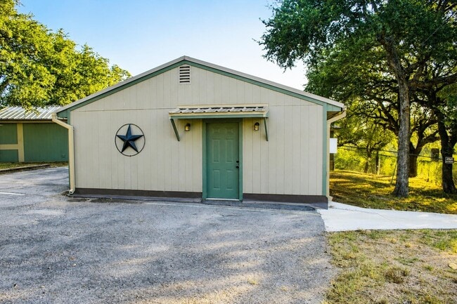 Photo - 102 Crestview