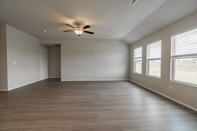 Photo - Large 4 Bedroom Home w/3 car Garage and Fe...