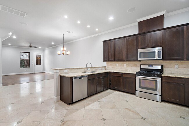 Photo - 4214 Koehler St