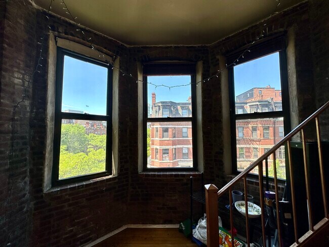 Photo - 279 Newbury St Unidad 279-1