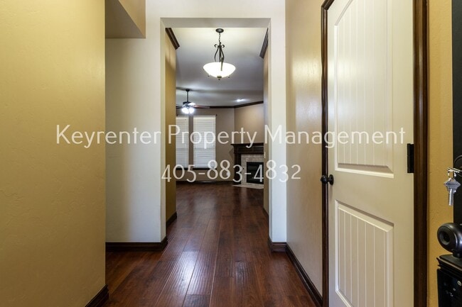 Photo - 2405 SW 138th St