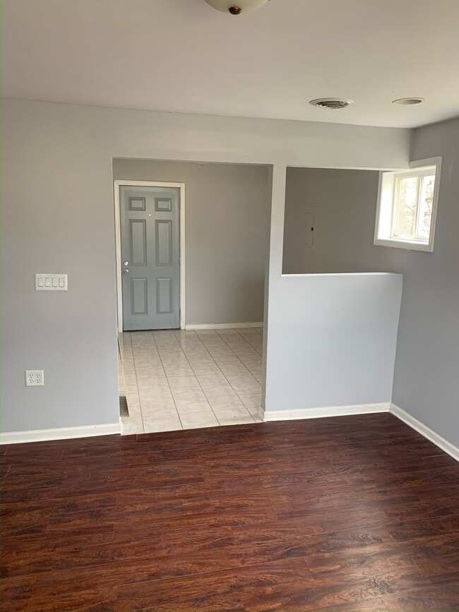 Building Photo - 2323 Marshalltown Ln