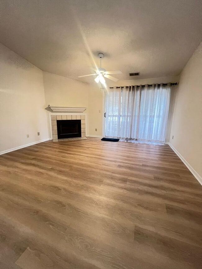 Building Photo - Bright & Spacious 2-Bedroom Condo in a Prime Florence Location!