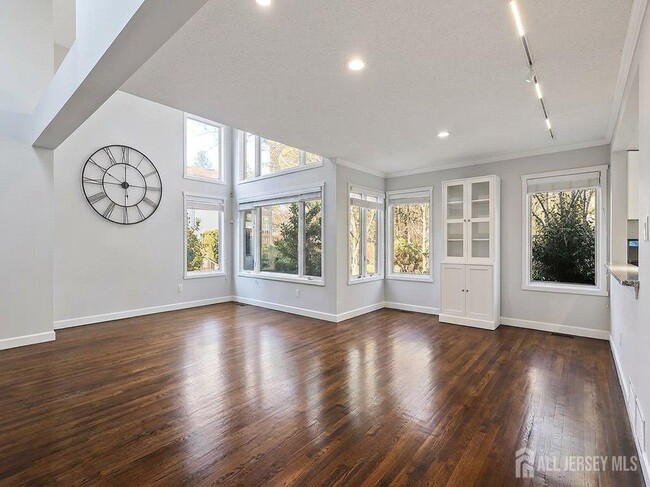 Photo - 540 Sayre Dr