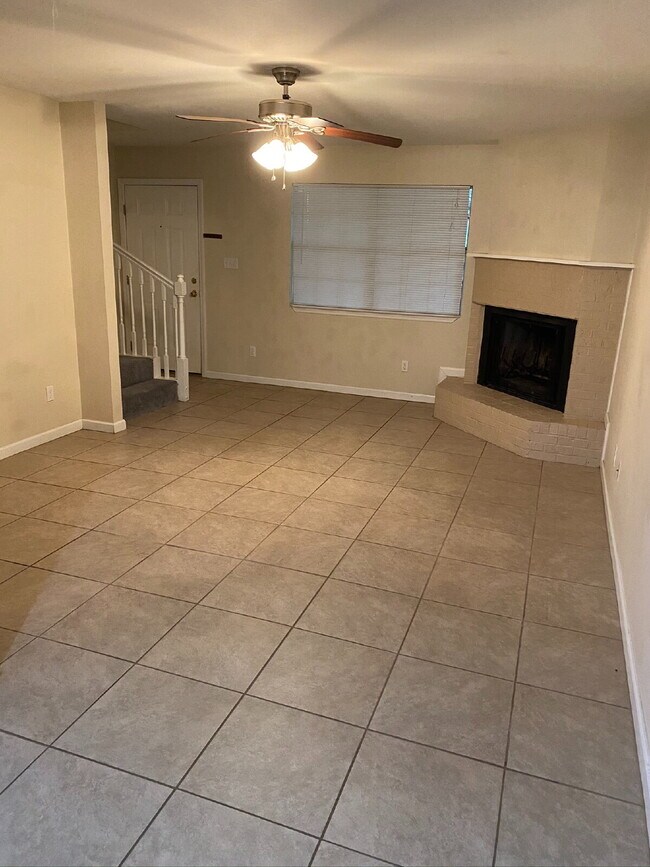 Photo - Gorgeous Two Bedroom With Fireplace & Vaulted Ceilings!