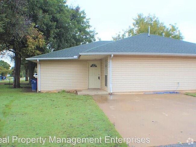Building Photo - 804 E Forrest St Rental