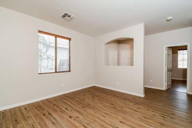 Photo - 1062 E Nickleback St