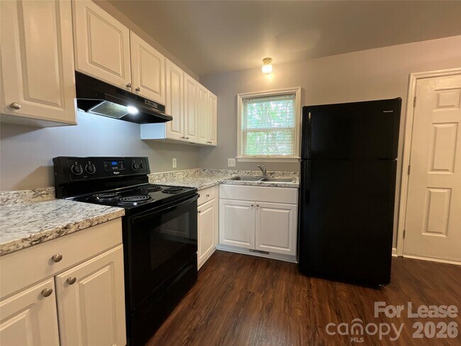 Photo - 206 W 15th St