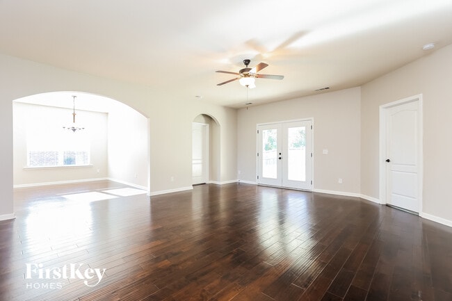 Photo - 831 Mesa Verde Pl