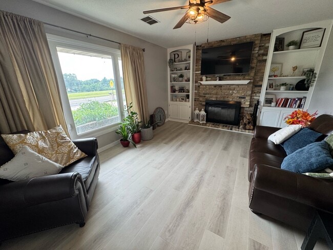 Photo - 8370 Hillside Trail S