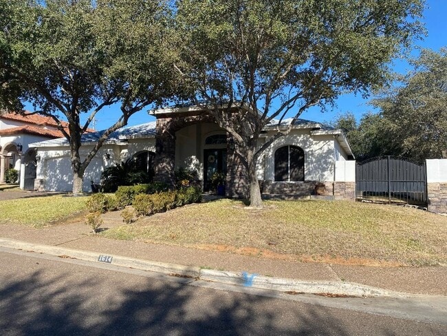 Photo - 1614 Summit Dr