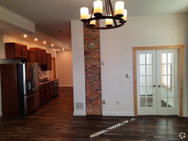 Building Photo - 247 Main St Rental