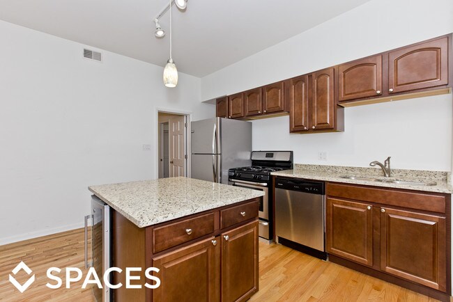 Photo - 916 W Roscoe St Unit 2