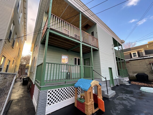 Photo - 227 Holland St Apartments Unit 1