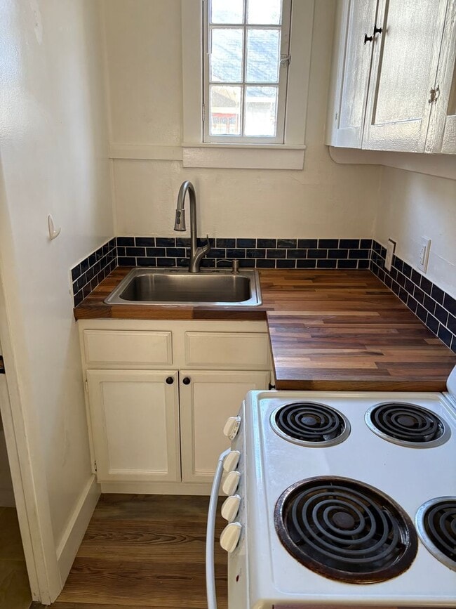 Photo - AN Ridenbaugh Unit Anne & Nate 1801 N 11th