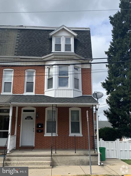 Building Photo - 1159 E King St Rental