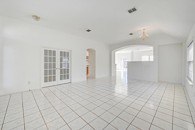 Photo - 2710 Logan Dr