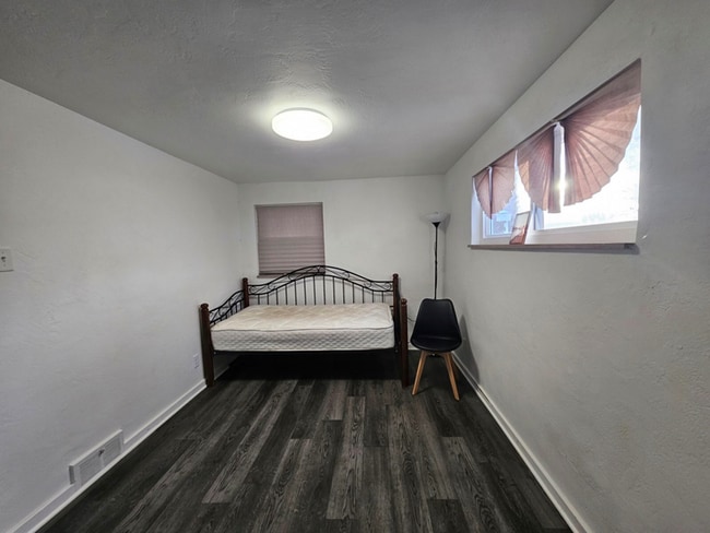 3034 Iowa St