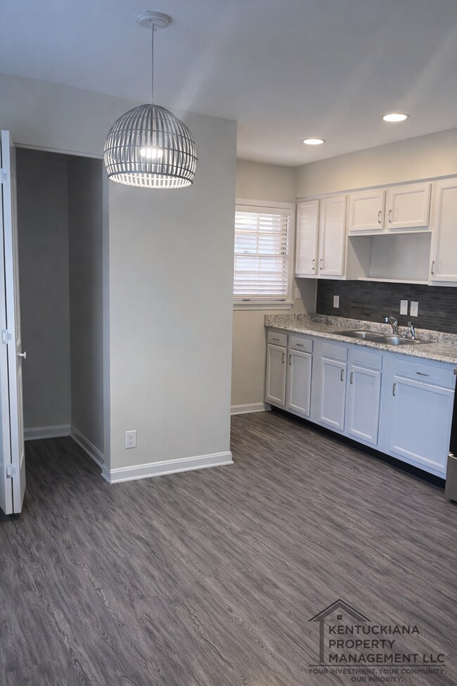 Photo - Welcome home to the heart of Louisville!-COMING SOON Unidad 2100-5