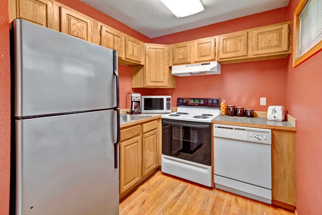 Wildwood Estates Apartments - Kitchen - Wildwood Estates Rental