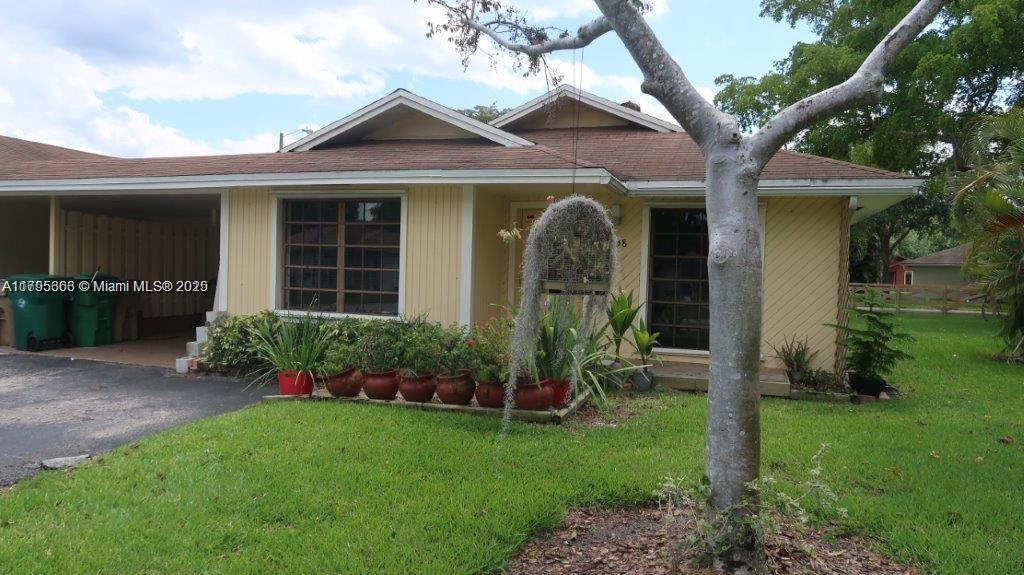Photo - 3658 E Bell Dr (Davie, FL)