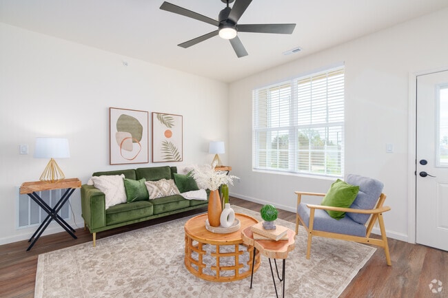 2BR, 2BA - 1,101SF - Living Room - Thornwood Apartments